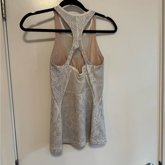 Lululemon athletica mesh with me tank top white grey gray snakeskin print size 4 - Picture 6 of 6